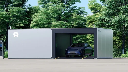 Обложка источника: Geely выходит на рынок замены аккумуляторов: приобретет 30% сети станций NIO