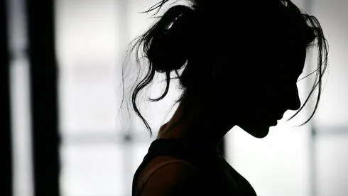 Обложка источника: Житель Шарона обвиняется в насилии над женой и дочерью