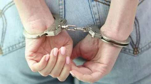 Обложка источника: Новое дело в сфере безопасности: адвокат была задержана Общей службой безопасности (ШАБАК) — и обвинена в контактах с иностранным агентом