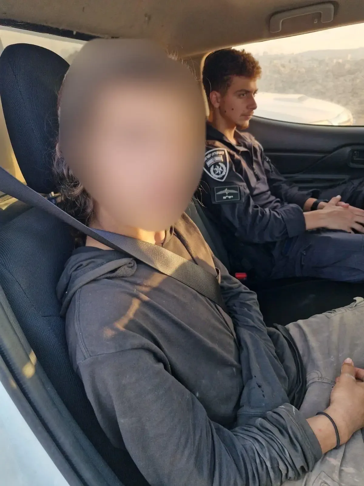 Обложка источника: В деревне Ябруд задержан подросток по подозрению в ограблении