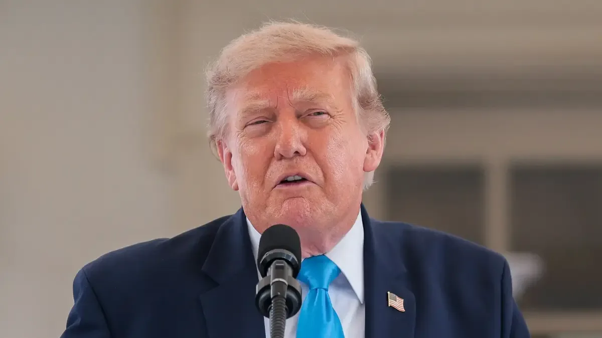 Обложка источника: Трамп обостряет торговую войну с Канадой
