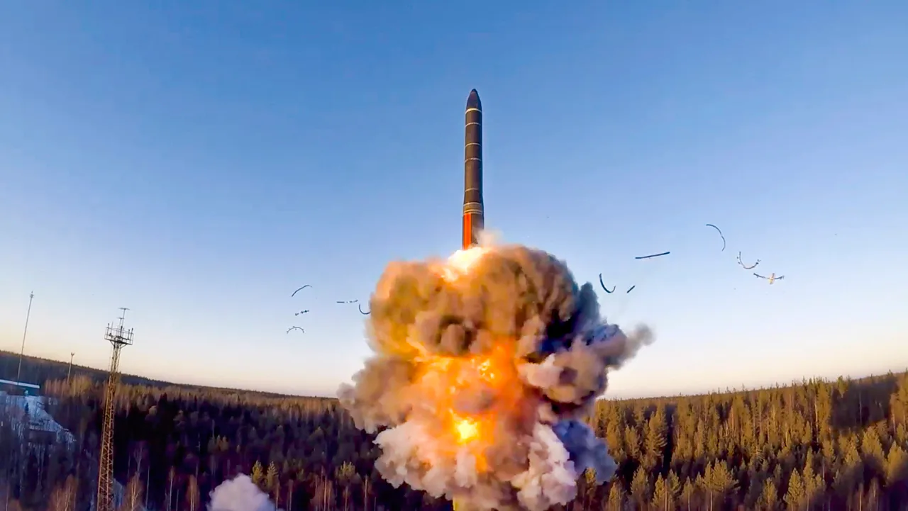 Обложка источника: Российское государственное агентство опубликовало статью с угрозой ядерного удара по Литве