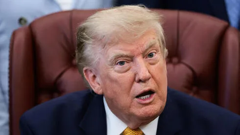 Обложка источника: В последнюю минуту: Трамп остановил пошлины в размере 50% на товары из Канады