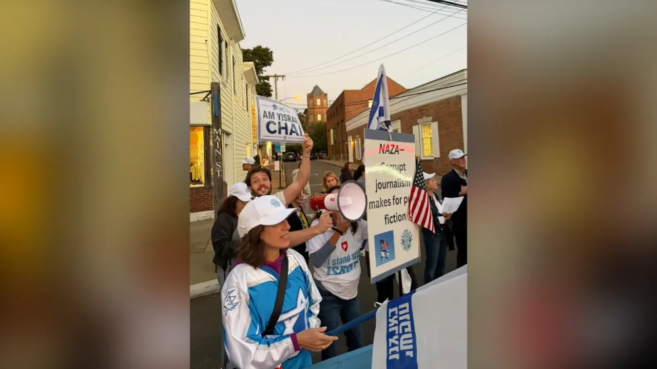 Обложка источника: Протесты против антиизраильского фильма в США