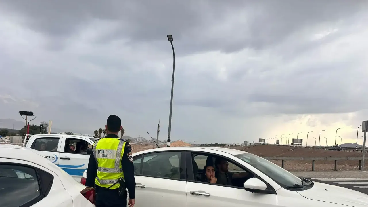 עדכון חסימות כבישים: כלל הדרכים המובילות לעיר אילת וממנה חסומות לתנועת כלי רכב