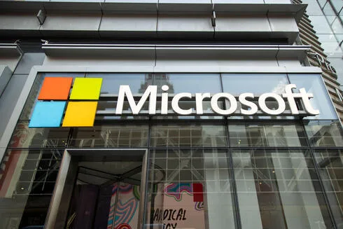 Обложка источника: Правительство приостановило участие Microsoft и Adobe в программе найма сотрудников через грин-карты