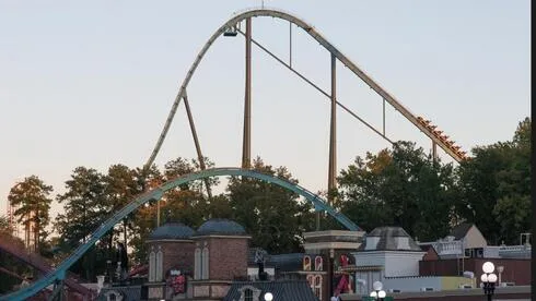 Обложка источника: Акции Six Flags обвалились после смертельного несчастного случая на американских горках в Джорджии