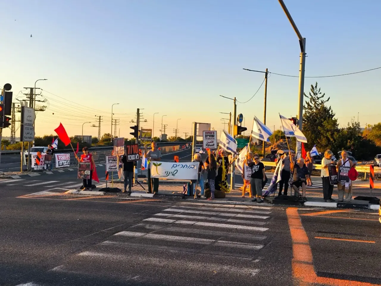 Обложка источника: Протесты по всему Израилю