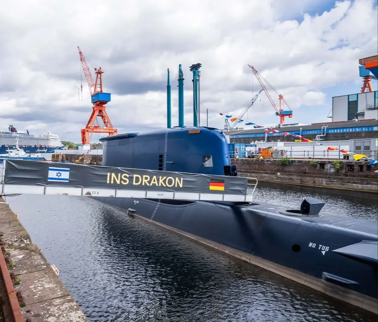 Обложка источника: В Хайфу прибыла новая подводная лодка «Дракон»