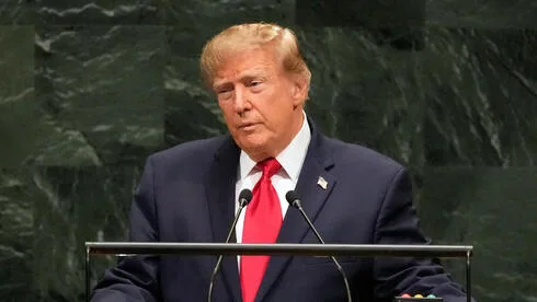 Обложка источника: Трамп атакует усилия по глобальному регулированию ИИ: «глобалистский заговор»