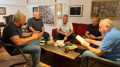 Обложка источника: Блок перемен обсуждает первые шаги в случае победы