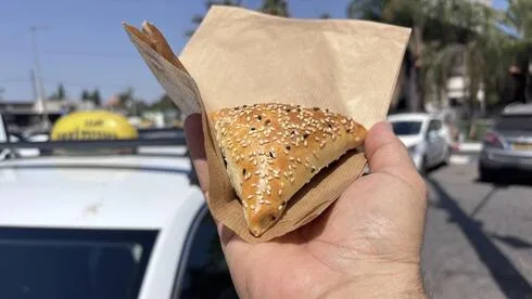 Обложка источника: В Маор-Йехуде нашли недорогую пекарню с мясными изделиями