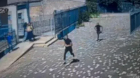 Обложка источника: 19-летнему предъявят обвинение в нападении на подростка в школе