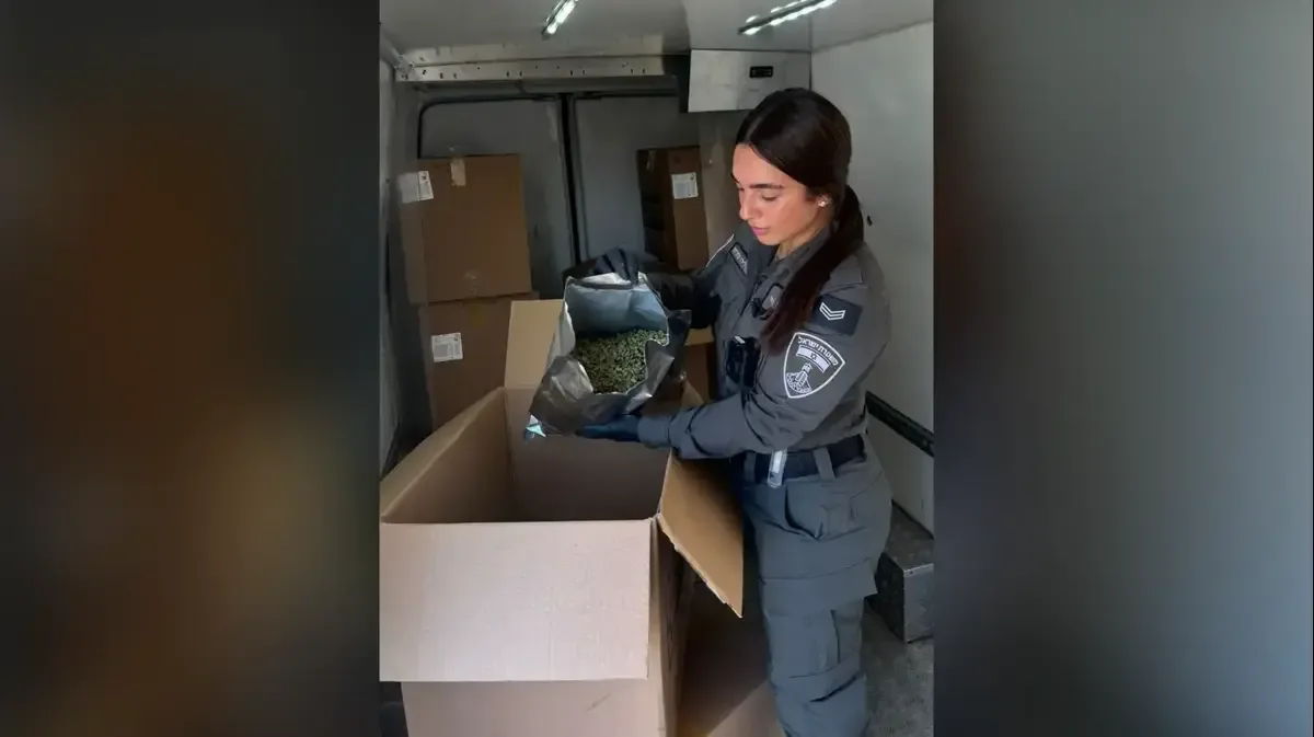 Обложка источника: Изъятие наркотиков в сельскохозяйственном хозяйстве центра Израиля