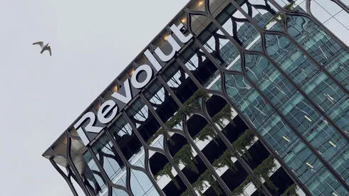 Обложка источника: На пути к конкуренции с банками: Revolut расширяет найм сотрудников в Израиле