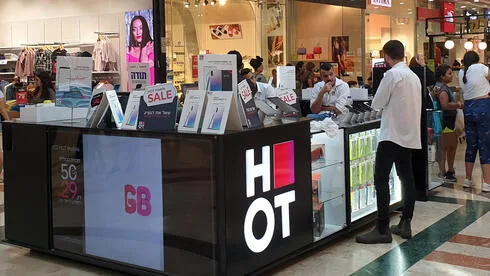 Обложка источника: Министерство связи одобрило продажу Hot Mobile компаниям Delek Retail и Keystone