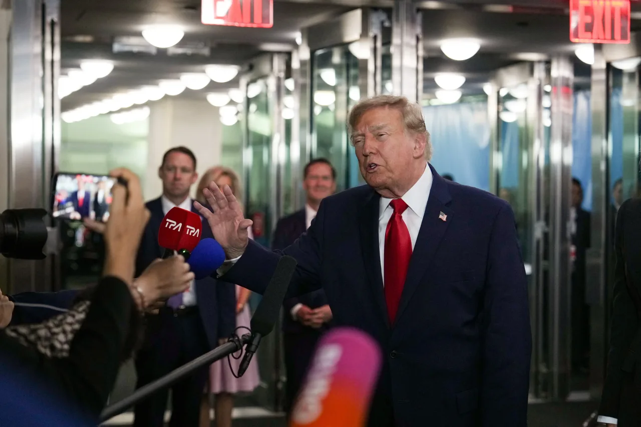Обложка источника: Трамп не исключил ударов по Ирану до промежуточных выборов