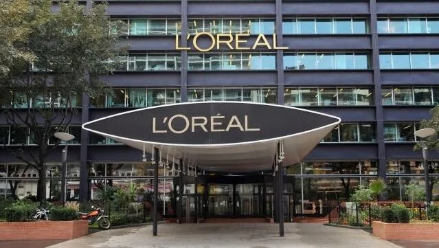 Обложка источника: Эффект помады: L'Oréal покорила вершину биржи в Париже
