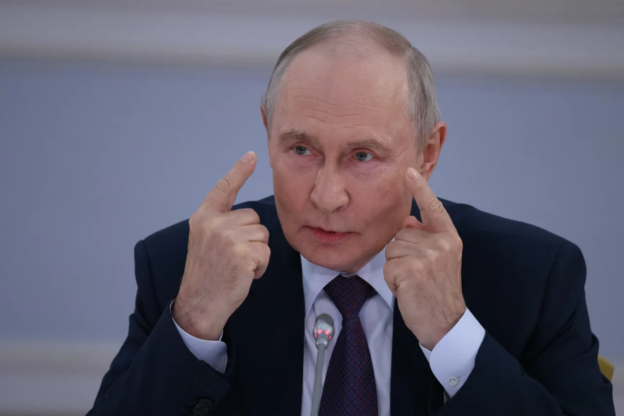 Обложка источника: Путин усиливает давление на Европу