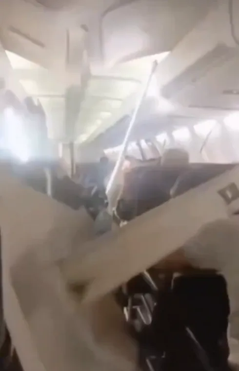 Обложка источника: В Иране самолет Boeing 737 вернулся в аэропорт из-за неисправности