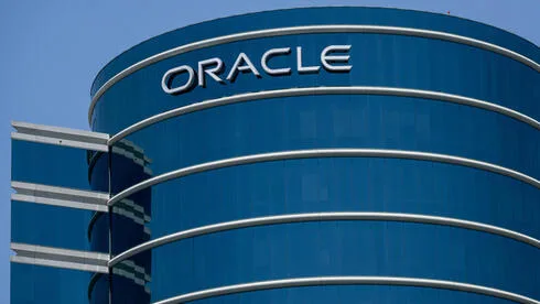 Обложка источника: Шесть утра, письмо от Oracle: "Это ваш последний день в офисе"