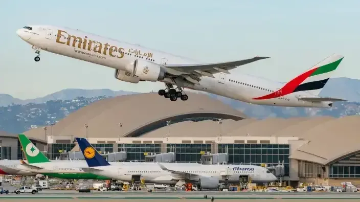 Обложка источника: Emirates поясняет: пассажиры, которые откажутся от пересадочного рейса в Израиль, смогут остаться в Дубае
