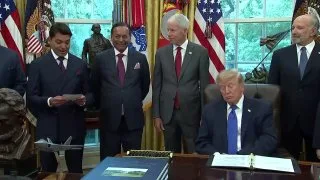 Обложка источника: Спящий Трамп в Овальном кабинете