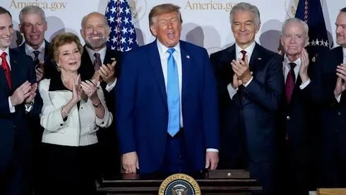 Обложка источника: «Мозг на»: Трамп запустил ИИ-сайт, который объединит все государственные услуги США