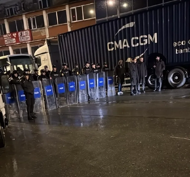 Обложка источника: В Турции полиция взяла под контроль телеканал Halk TV