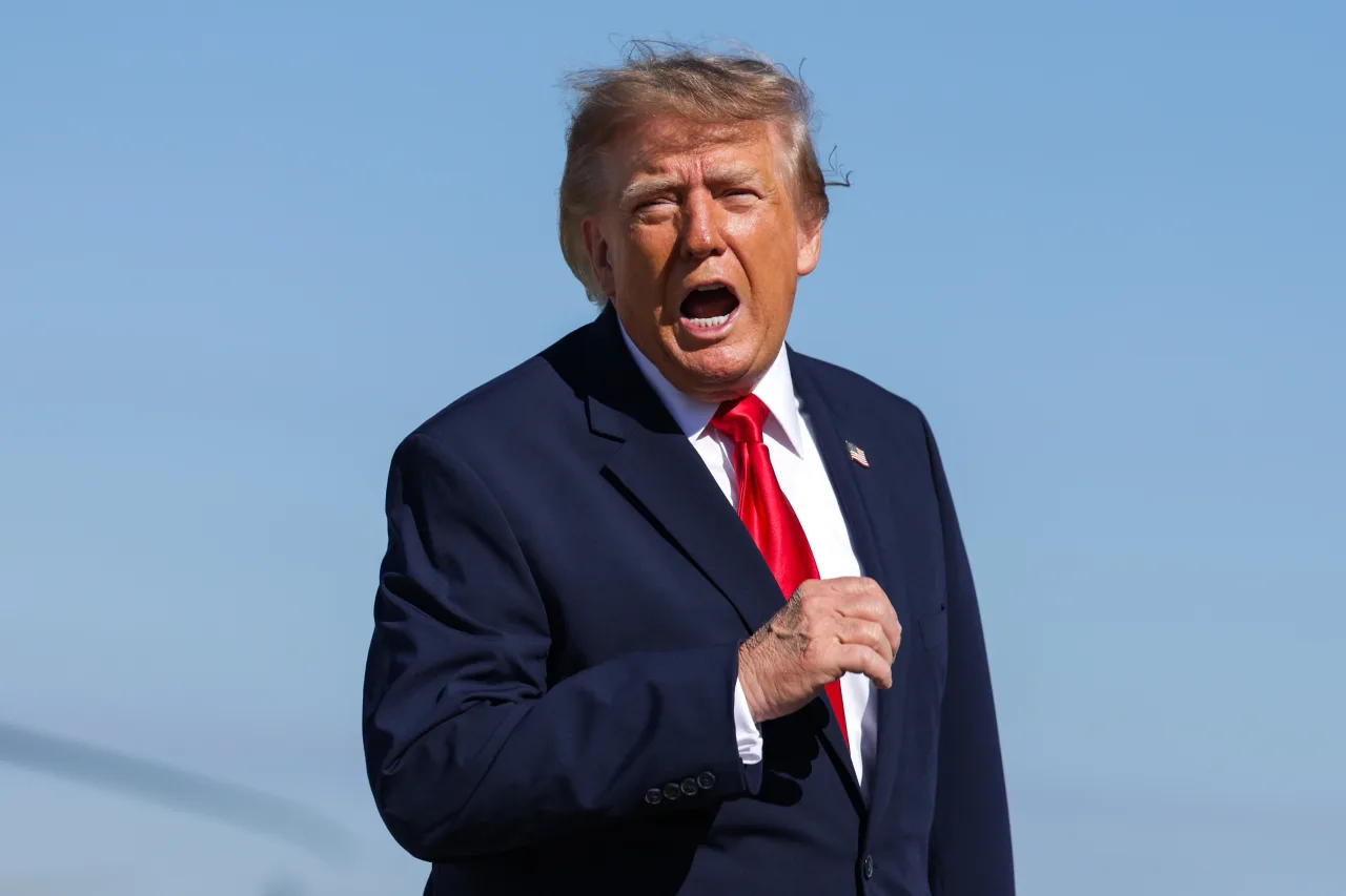 Обложка источника: Сообщается: Трамп склоняется к одобрению серии значительных ударов по Ирану после выборов