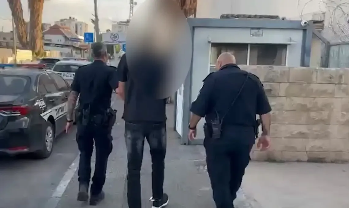 Обложка источника: Подозреваемый в наезде на полицейского в Лоде отрицает вину