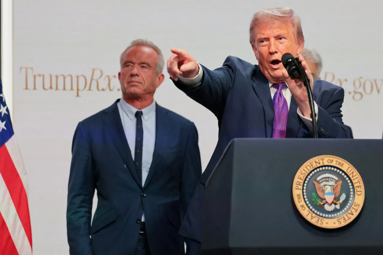 Обложка источника: Трамп запретил CNN, MSNBC и Politico посещать Белый дом