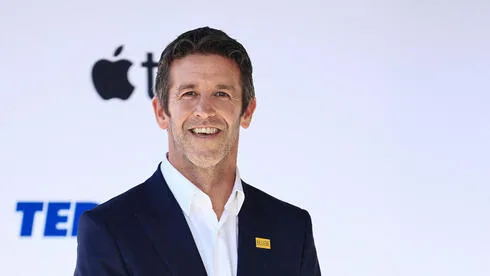Обложка источника: Перестановки в руководстве Apple: сколько заработает новый генеральный директор?