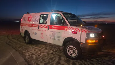 Обложка источника: В Ашкелоне ищут пропавшего в море мужчину